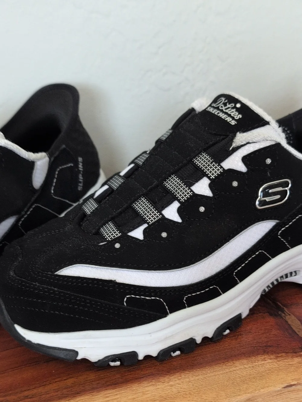 Skechers Slip In DLite's Fan Girl Black and White  Athletic Sneakers Size 8